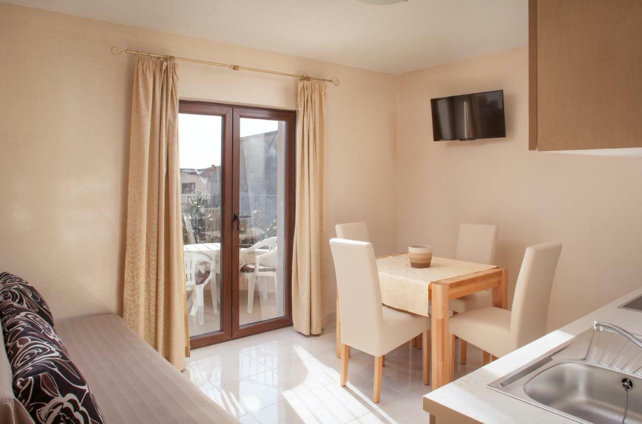 Apartments Kate Макарска Екстериор снимка